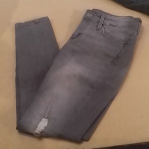 Distressed GREY jeans from Universal Thread in size 2/26R.